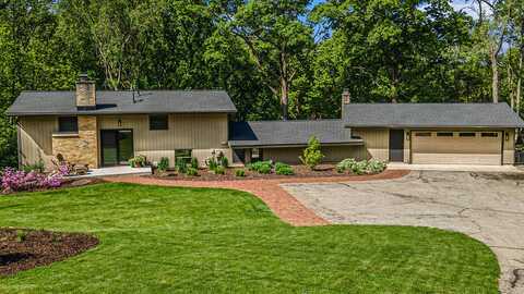1117 Honey Creek Avenue NE, Ada, MI 49301