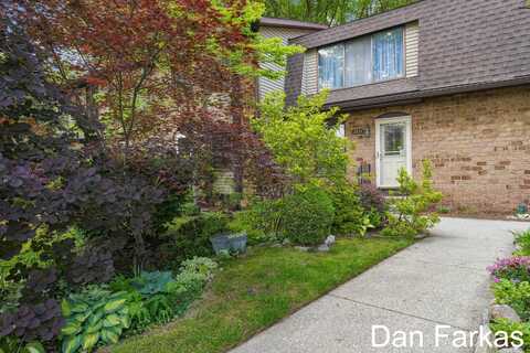 2533 Chatham Woods Drive SE, Grand Rapids, MI 49546