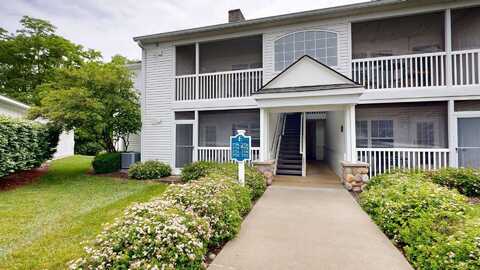 2718 S Knightsbridge Circle, Ann Arbor, MI 48105