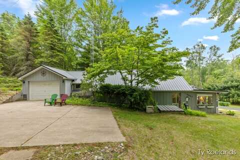 10667 220th Avenue, Big Rapids, MI 49307