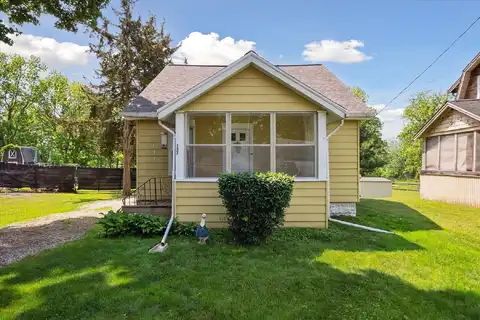 137 W CLARK, Jackson, MI 49203