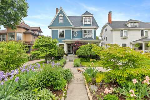 573 College Avenue SE, Grand Rapids, MI 49503
