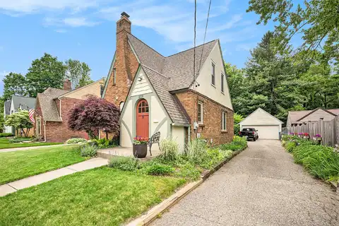 2216 Sheffield Drive, Kalamazoo, MI 49008