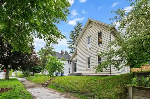 950 Crescent Street NE, Grand Rapids, MI 49503