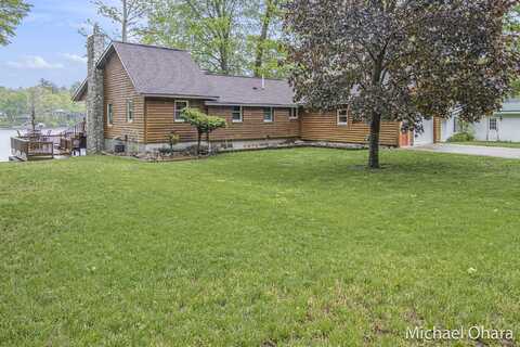 5182 Muskego Drive, Croton, MI 49337