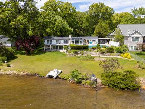 812 Barberry Avenue, Portage, MI 49002
