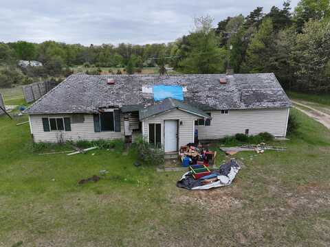 8598 Garbow Road, Howard City, MI 49329