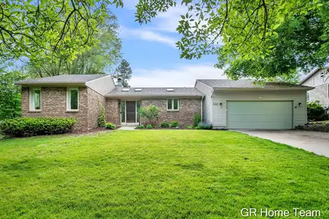 2155 Rolling Hills Drive SE, Grand Rapids, MI 49546