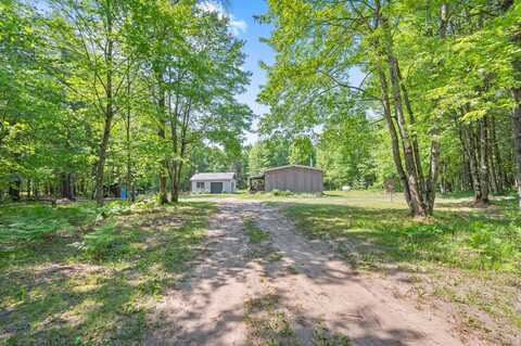 283 W 16th St, Baldwin, MI 49304
