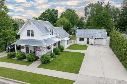 415 North Street, Lowell, MI 49331