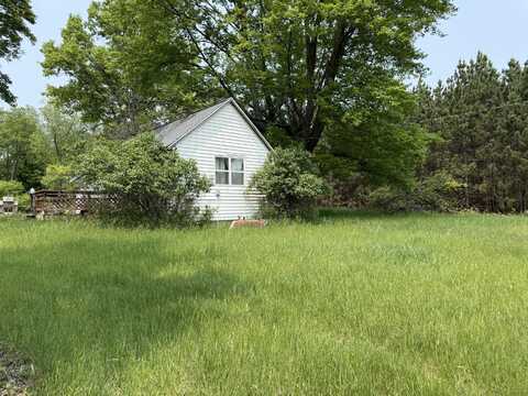 6187 N Oak Avenue, White Cloud, MI 49349