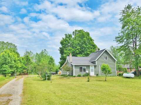 350 S Catalpa Avenue, White Cloud, MI 49349