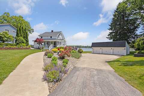 2694 Middle Lake Road, Twin Lake, MI 49457