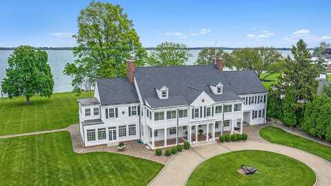 19123 Parke Lane, Grosse Ile, MI 48138