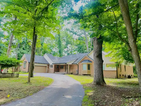 28118 Forestbrook Drive, Farmington Hills, MI 48334