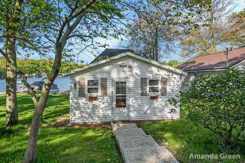141 Coolidge Drive, Six Lakes, MI 48886