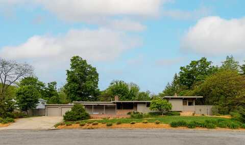 35 Fultonwood Drive SE, Grand Rapids, MI 49503