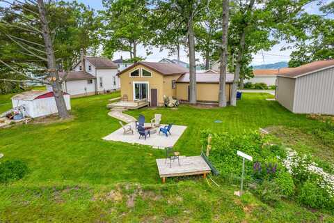 11029 E Shore Drive, Delton, MI 49046