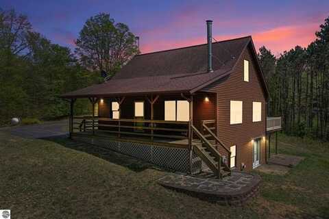 2460 E 26 Road, Cadillac, MI 49601