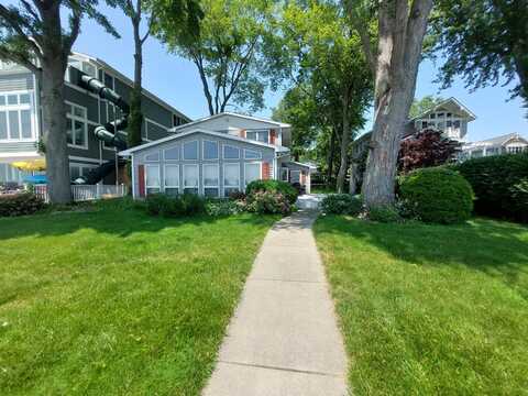 23675 N Shore Drive, Edwardsburg, MI 49112