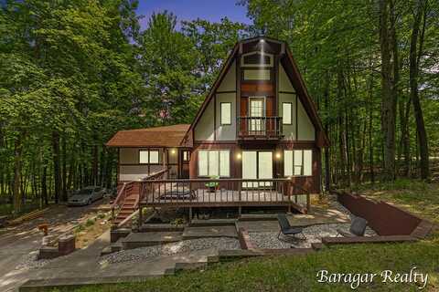9550 Pere Marquette Drive, Stanwood, MI 49346