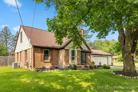 4865 Aylesworth Street SE, Grand Rapids, MI 49546