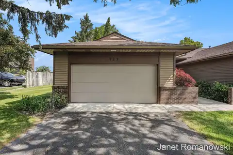 727 Bradford Place NE, Grand Rapids, MI 49525