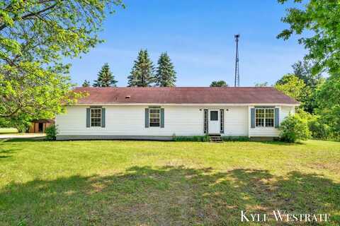 12790 17 Mile Road NE, Gowen, MI 49326