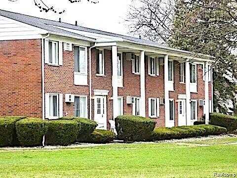 1795 Charlton Road, Trenton, MI 48183
