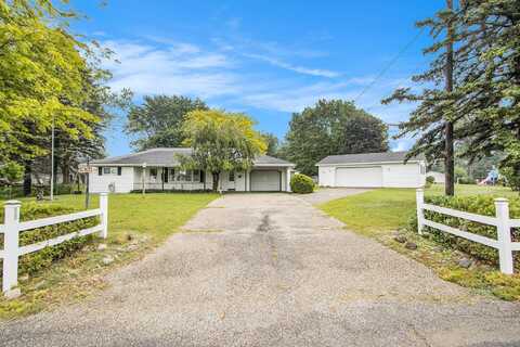 452 Long Lake Rd., Colon, MI 49040