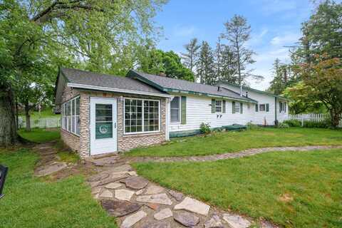 92282 Entrance Drive, Lawton, MI 49065
