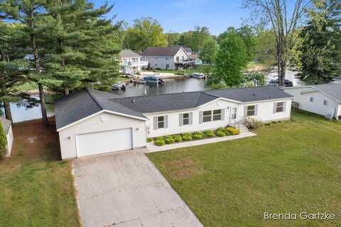 17055 Blackfoot Trail, Howard City, MI 49329
