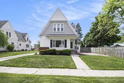 16 E Pine Street, Fremont, MI 49412