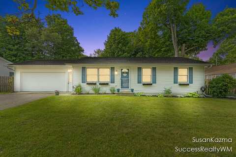 111 W 1st Avenue, Plainwell, MI 49080
