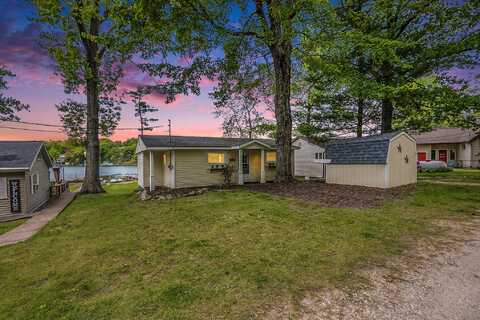 6026 Keeney Road, Six Lakes, MI 48886