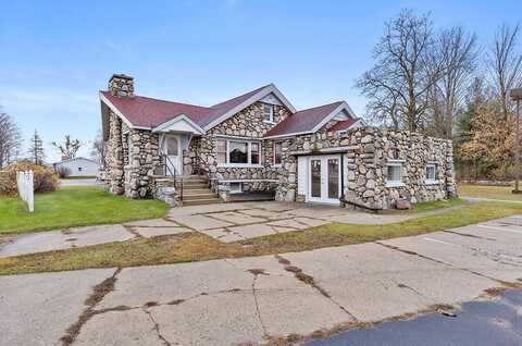 709 W Shaw Street, Howard City, MI 49329