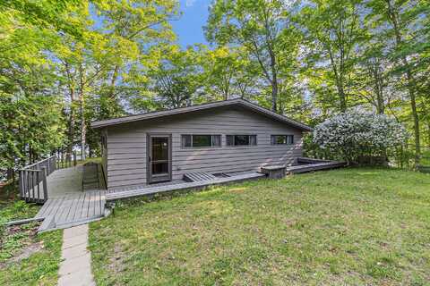 6253 Loggers Lane, Ludington, MI 49431