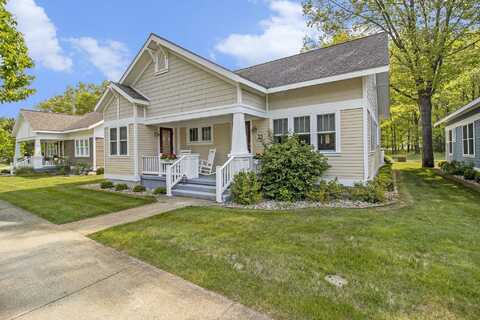 23 Kenneth Street, Pentwater, MI 49449
