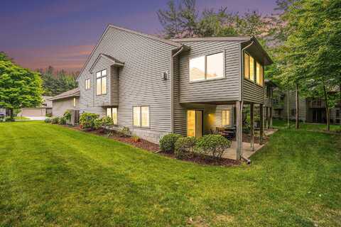 541 Tournament Circle, Norton Shores, MI 49444
