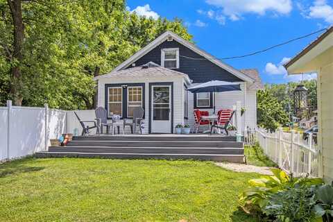 378 Goguac Street W, Battle Creek, MI 49015