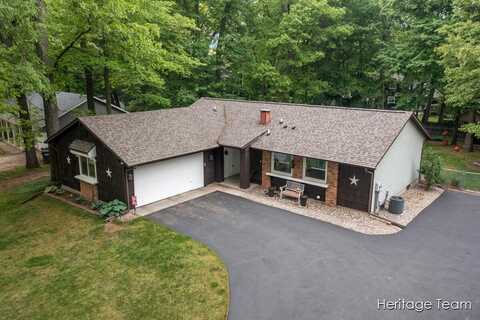 1287 103rd Avenue, Plainwell, MI 49080