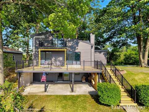 10459 Poplar Drive NE, Rockford, MI 49341