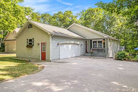 9510 Pere Marquette Drive, Canadian Lakes, MI 49346
