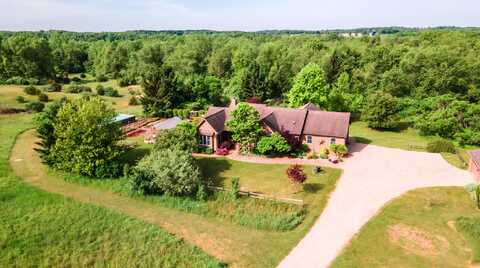 1477 E Hastings Lake Road, Jonesville, MI 49250