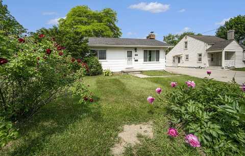 111 N Maple Road, Saline, MI 48176