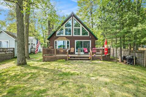 1142 Wolf Lake Drive, Baldwin, MI 49304