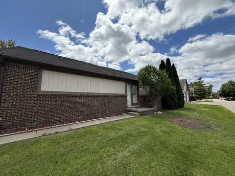 20561 Longwood Drive, Clinton, MI 48038