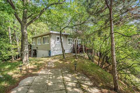 8641 N Perry Avenue, Pentwater, MI 49449