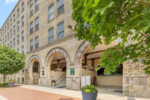 940 Monroe Avenue NW, Grand Rapids, MI 49503