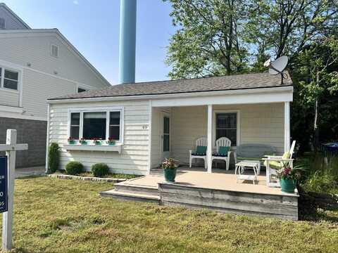 40 E 5th Street, Pentwater, MI 49449